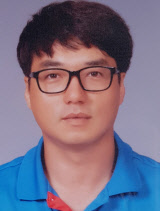 전북 고창군에서 불길에 휩싸인 차량에 뛰어들어 운전자를 구한 택배 기사 유동운(35) 씨. <LG 제공>